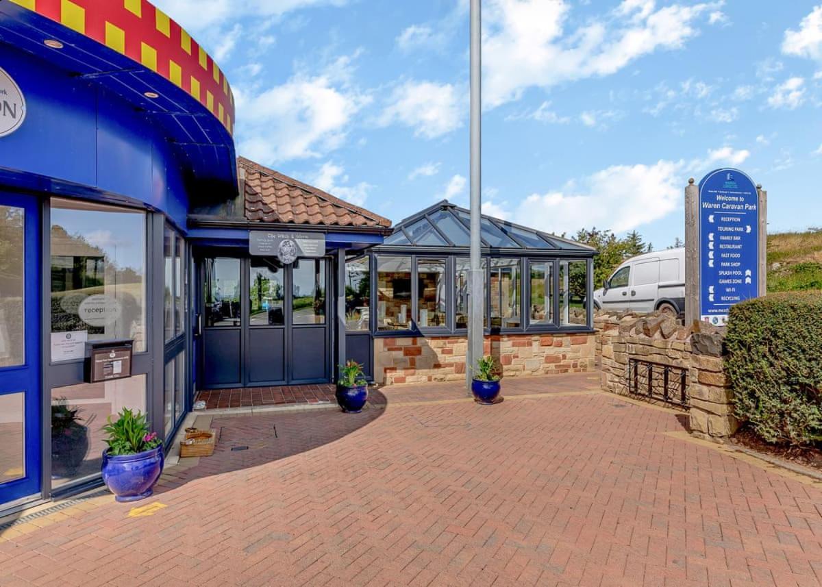 Waren Caravan Park Bamburgh Esterno foto