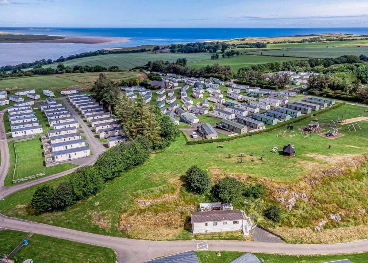 Waren Caravan Park Bamburgh Esterno foto