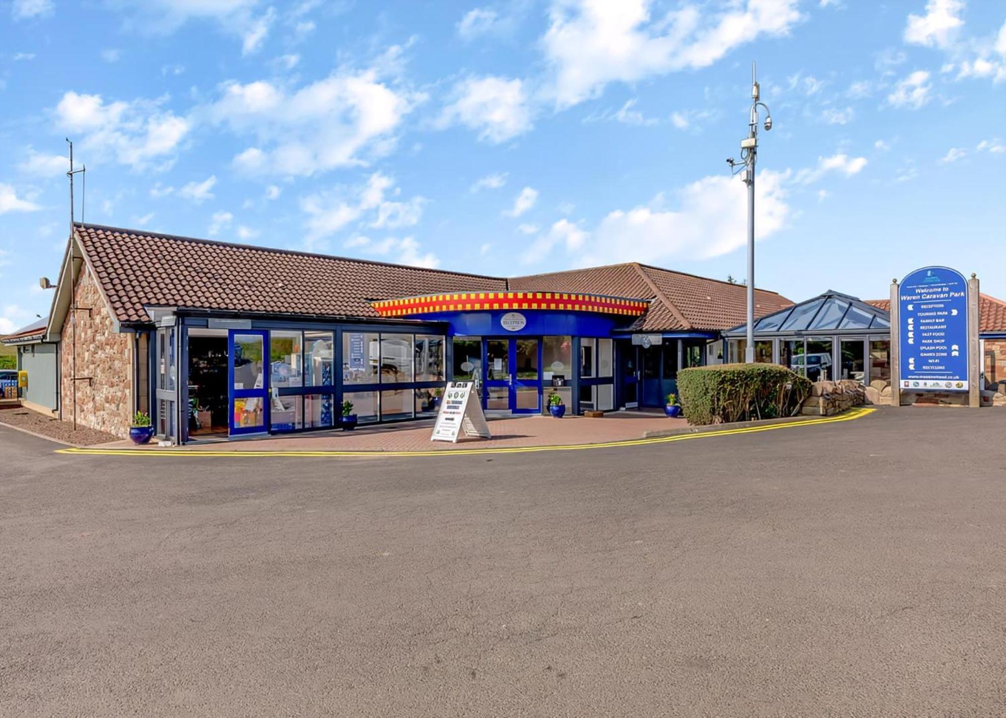 Waren Caravan Park Bamburgh Esterno foto