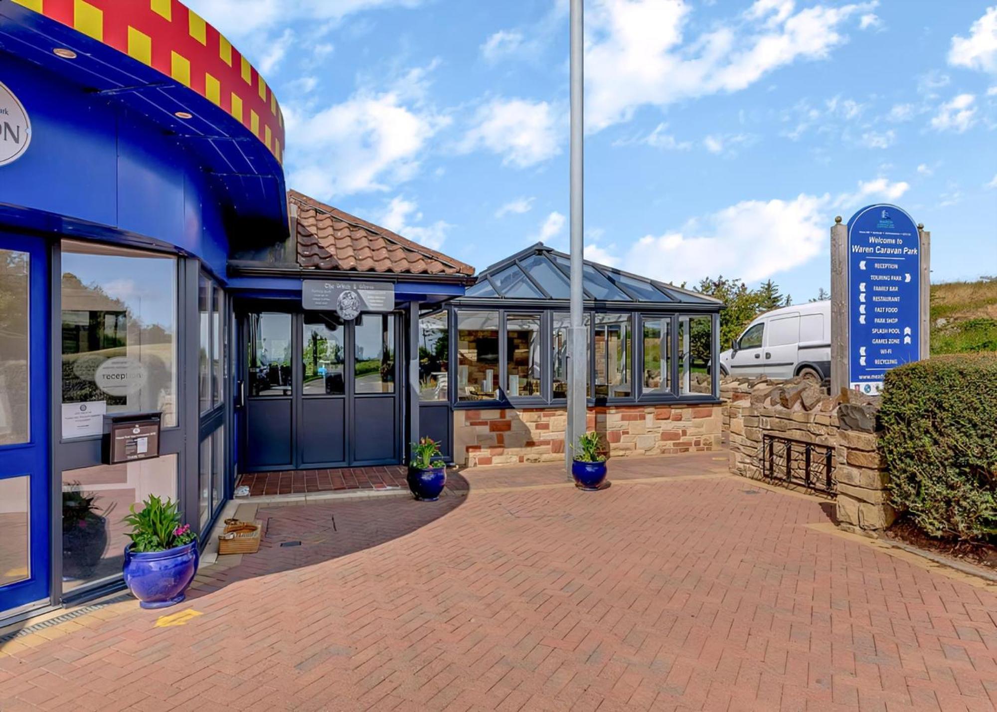 Waren Caravan Park Bamburgh Esterno foto